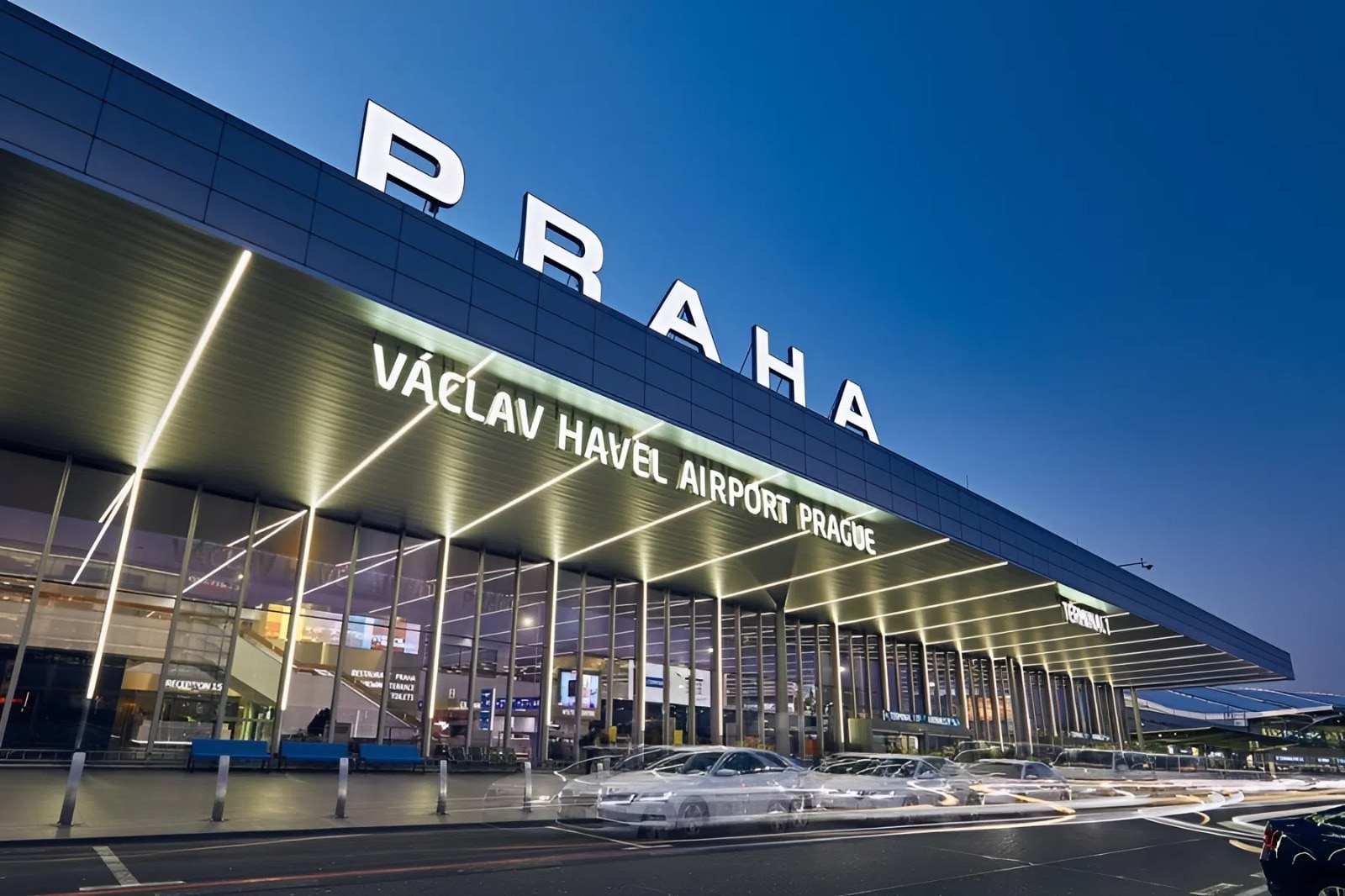 Sân bay Praha nằm cách trung tâm thành phố 17km 
